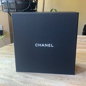 CHANEL Giftbox